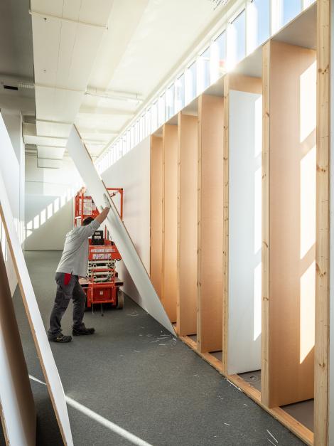 Dismantling facade screen