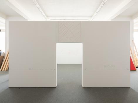 Dismantling of the white cubes 