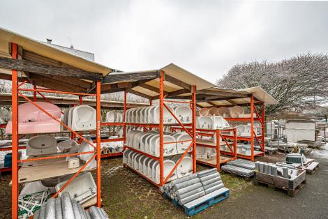 Salvaged sanitary ware. ©Andrew Van Leeuwen